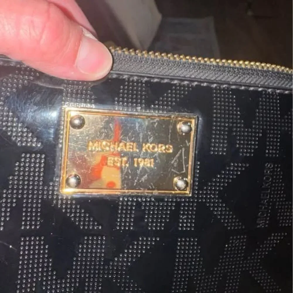 Michael Kors Zip-Around Wallet